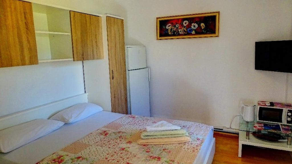 Studio Apartman I Mali Apartman Vir Exterior photo