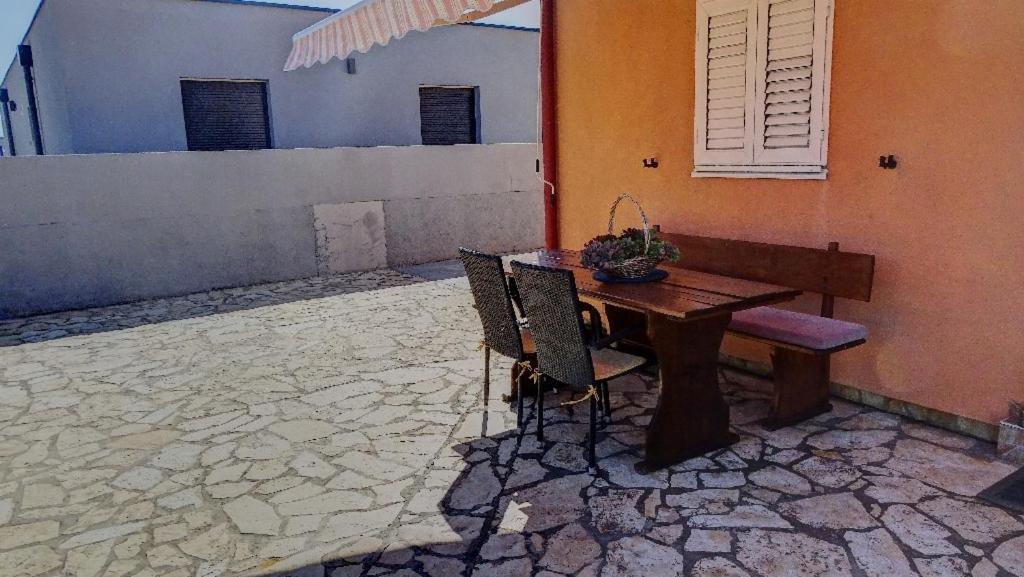Studio Apartman I Mali Apartman Vir Exterior photo