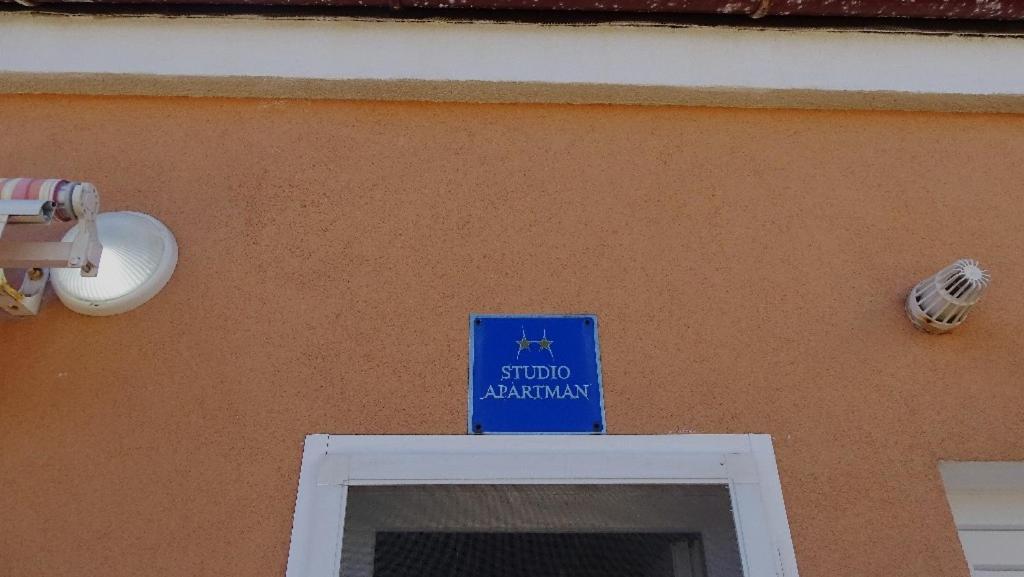 Studio Apartman I Mali Apartman Vir Exterior photo